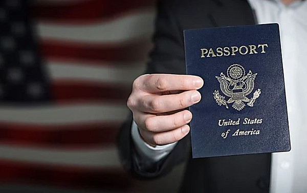 У США дозволили отримувати паспорт з позначкою нейтральною статі